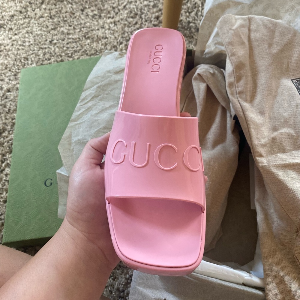 GUCCI Pink Rubber Sandals